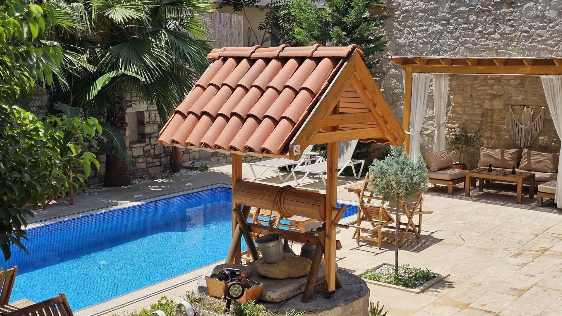 Kugu Urla Hotel